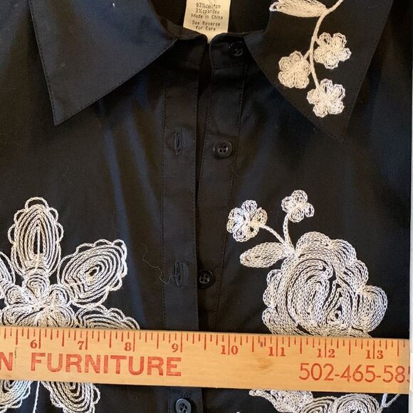 Michael Edwards size small long sleeve designer blouse w/embroidery detail. - Picture 7 of 8
